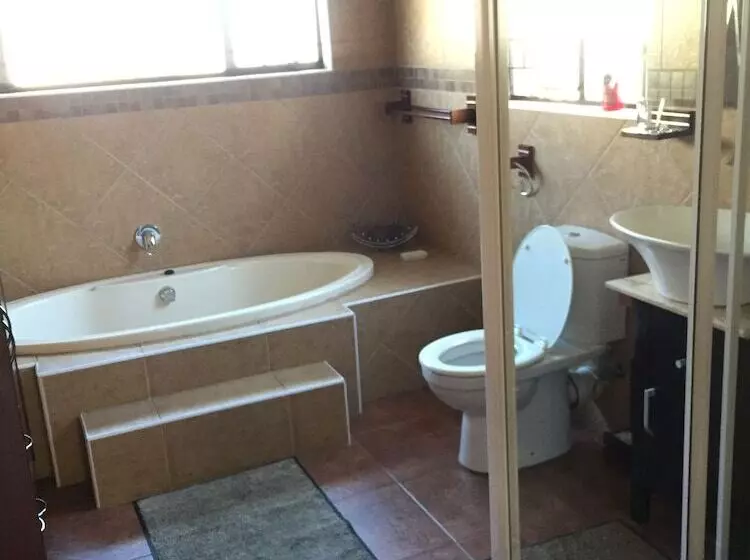 تختخواب و صبحانه Eagle Crest Executive Lodge