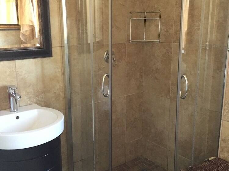 مبيت وإفطار Eagle Crest Executive Lodge