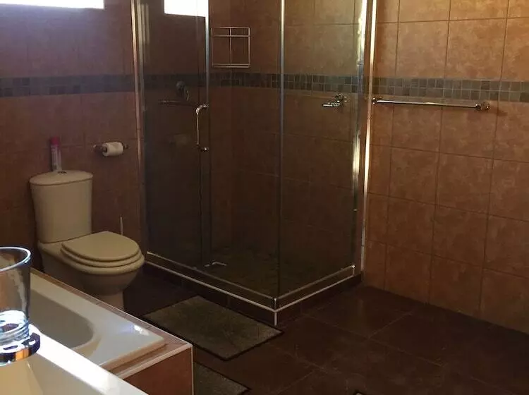 تختخواب و صبحانه Eagle Crest Executive Lodge