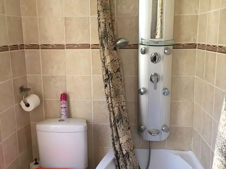 تختخواب و صبحانه Eagle Crest Executive Lodge