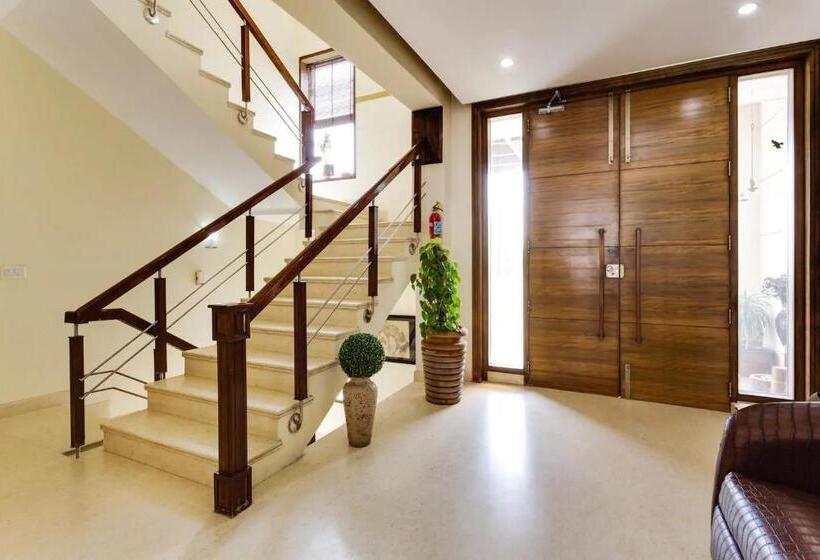 مبيت وإفطار Perch Service Apartment Sector 40