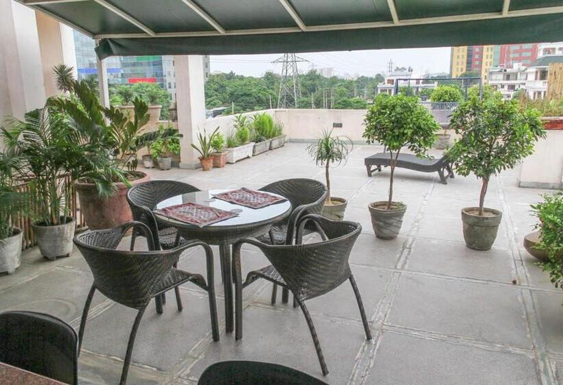 مبيت وإفطار Perch Service Apartment Sector 40