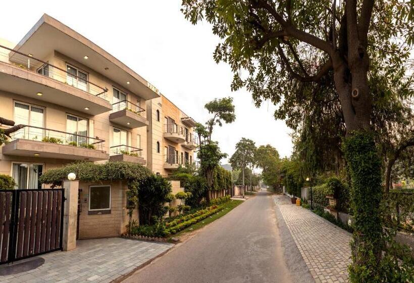 مبيت وإفطار Perch Service Apartment Sector 40