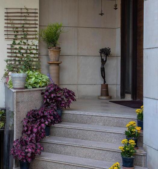 مبيت وإفطار Perch Service Apartment Sector 40