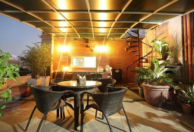 مبيت وإفطار Perch Service Apartment Sector 40