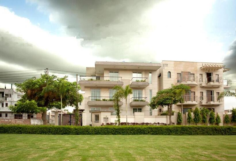 مبيت وإفطار Perch Service Apartment Sector 40