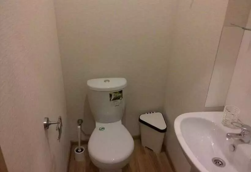 호텔 City Hostel Na Blyukhera 24