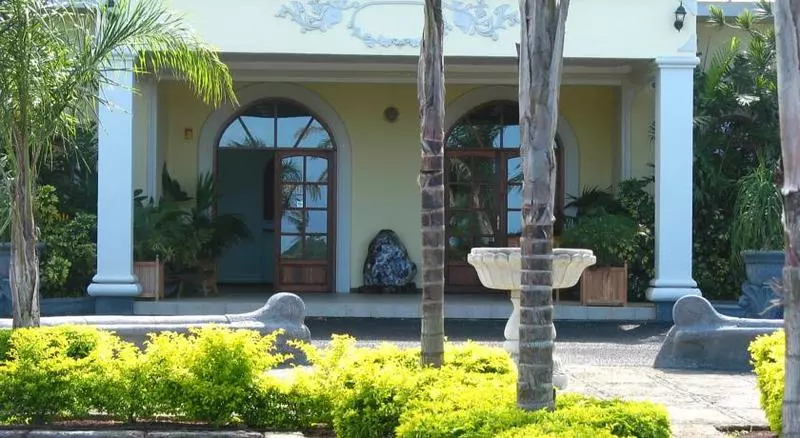 هتل Domaine Des Pierres