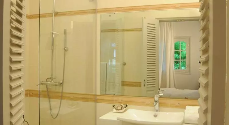 هتل Domaine Des Pierres