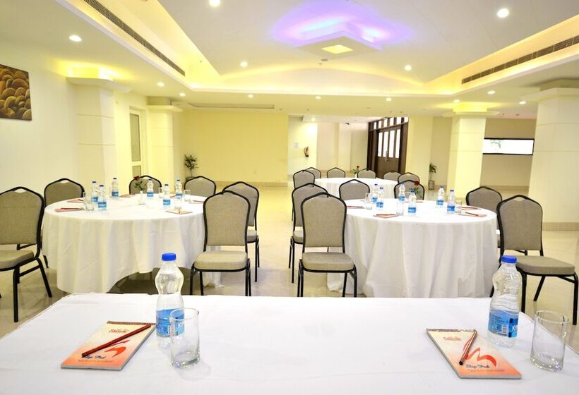 Отель Hive Alwar