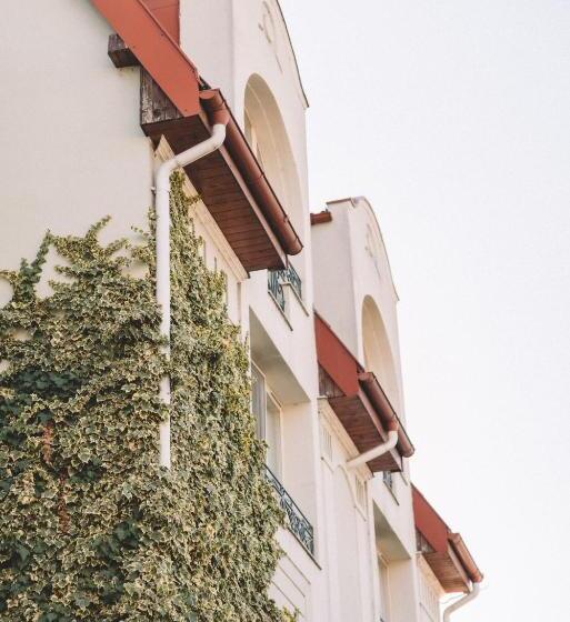 בית מלון כפרי The Elite Oradea S Legendary