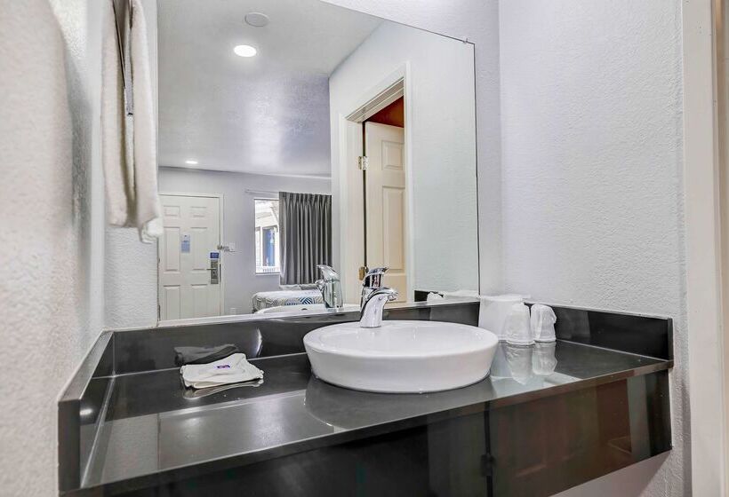 Motel 6 Denton, Tx  Unt