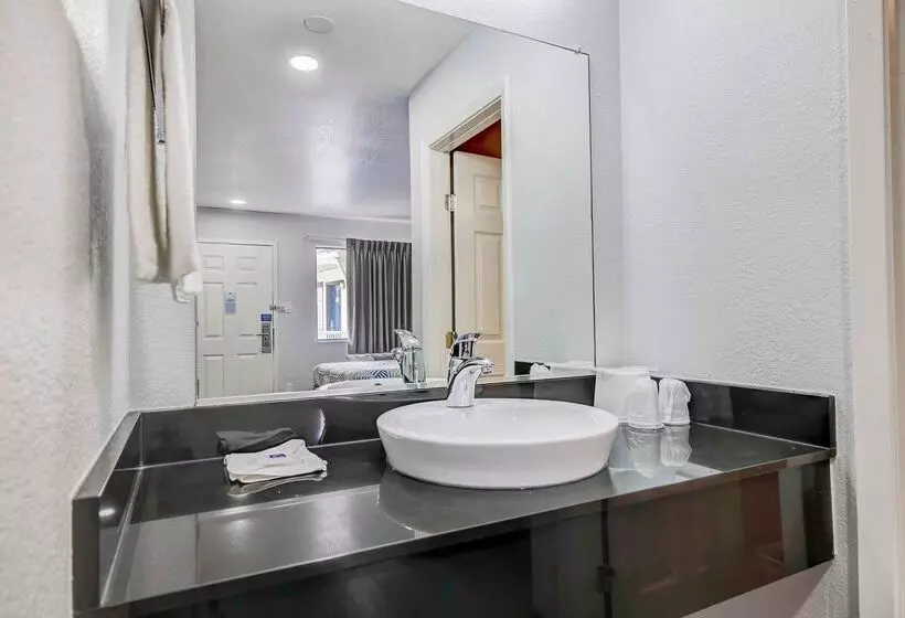 Motel 6 Denton, Tx  Unt