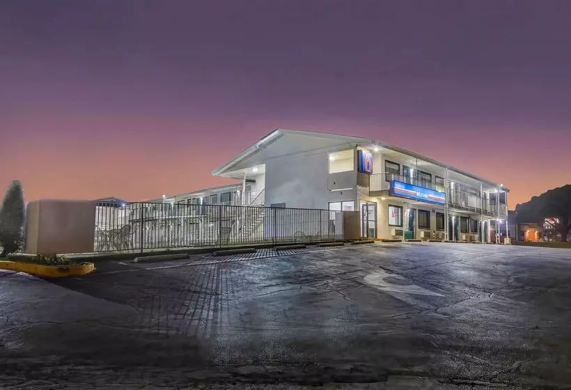 Motel 6 Denton, Tx  Unt