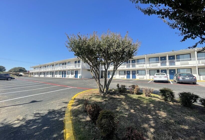 Motel 6 Denton, Tx  Unt