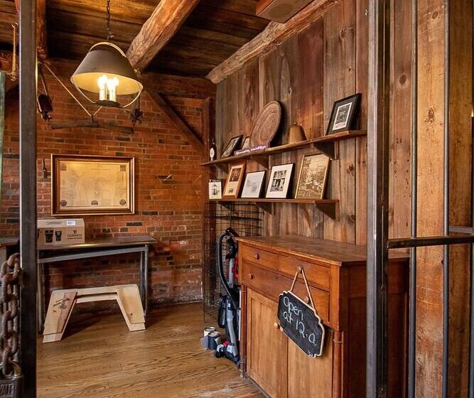 汽车旅馆  Country Squire Inn And Suites