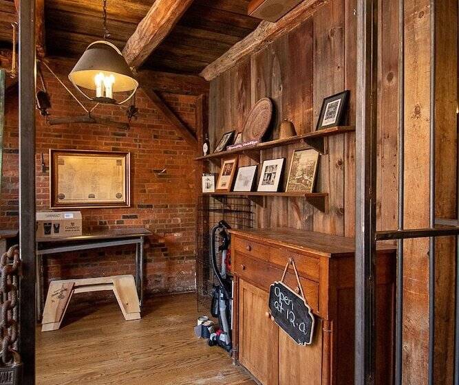 汽车旅馆  Country Squire Inn And Suites