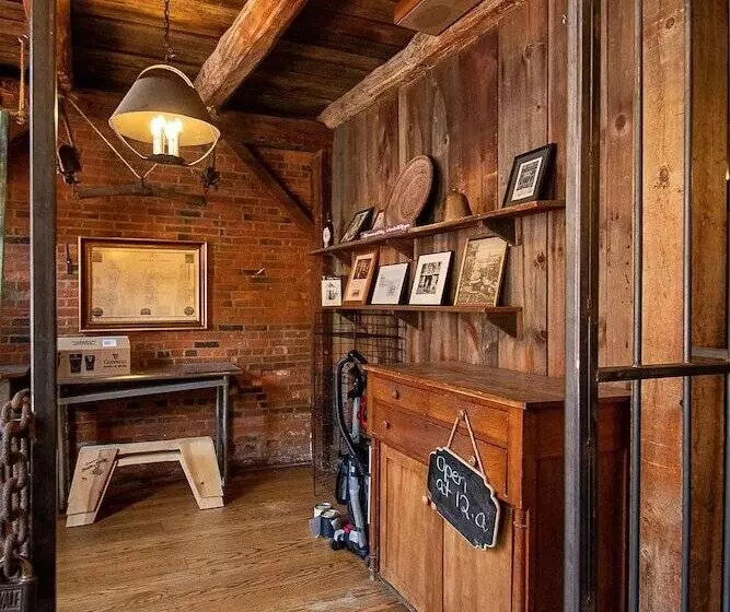 모텔 Country Squire Inn And Suites