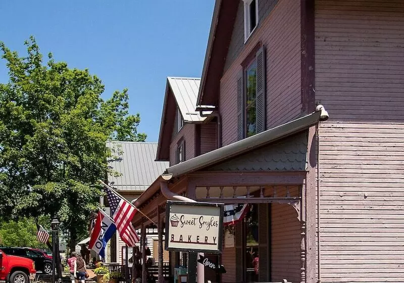 모텔 Country Squire Inn And Suites