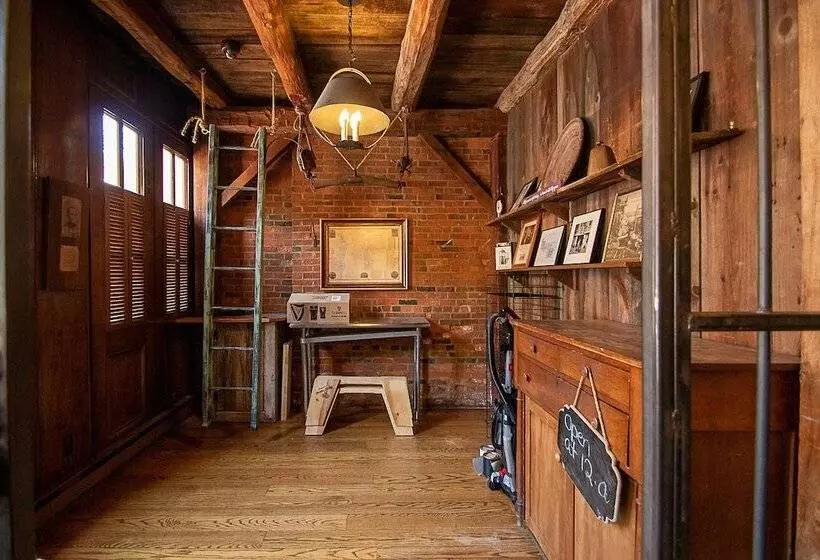 모텔 Country Squire Inn And Suites