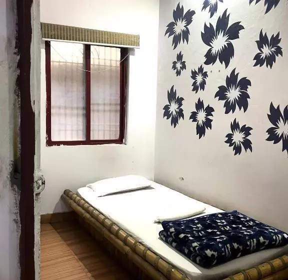 ペンション Shri Guest House