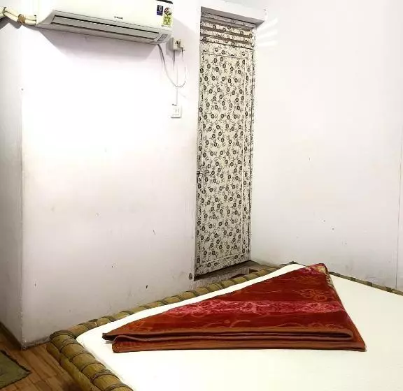 ペンション Shri Guest House