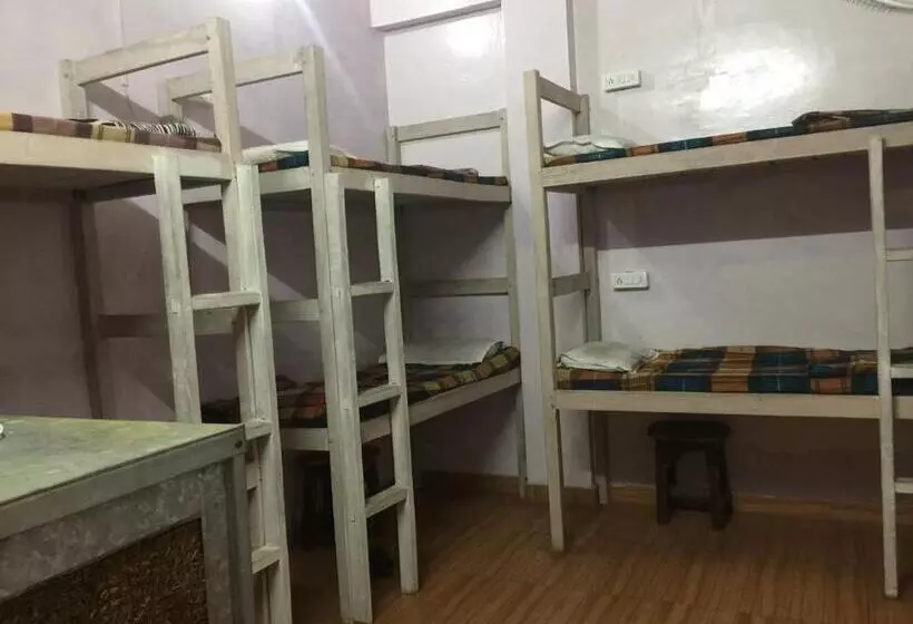 ペンション Shri Guest House