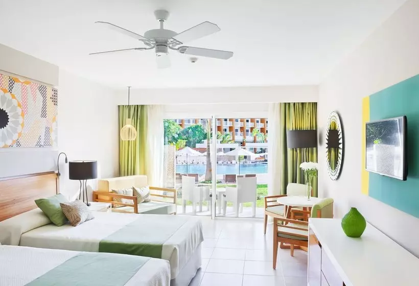 استراحتگاه Playa Vista Azul