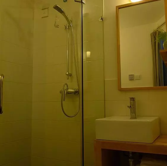 تختخواب و صبحانه Hutongren Creative Culture