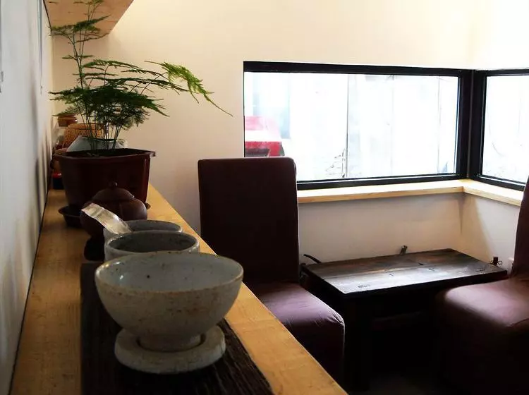 تختخواب و صبحانه Hutongren Creative Culture