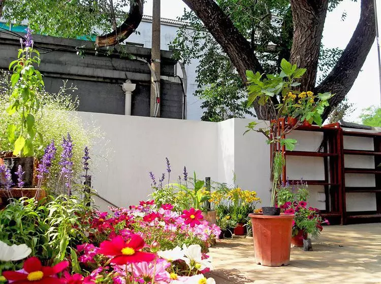 تختخواب و صبحانه Hutongren Creative Culture