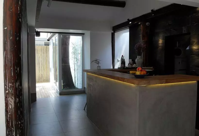 تختخواب و صبحانه Hutongren Creative Culture