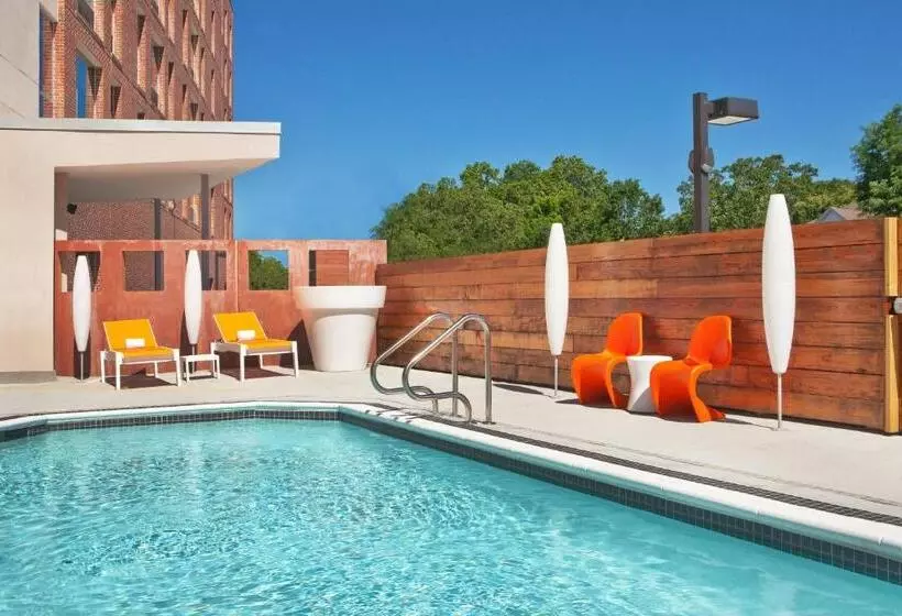 בית מלון כפרי Aloft Raleigh