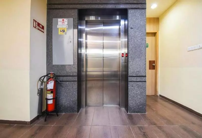 ホテル Apollo Sindoori S