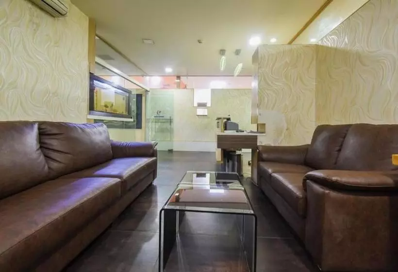 ホテル Apollo Sindoori S