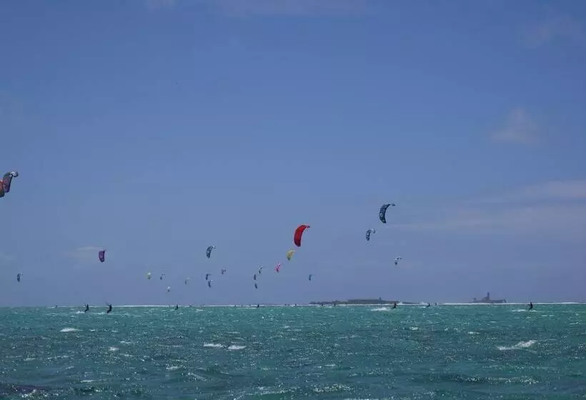 هتل Astroea Beach