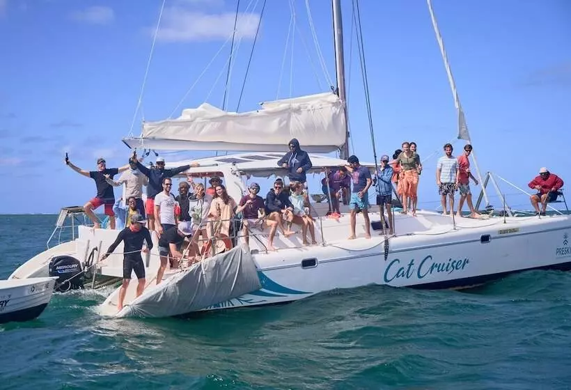 هتل Astroea Beach