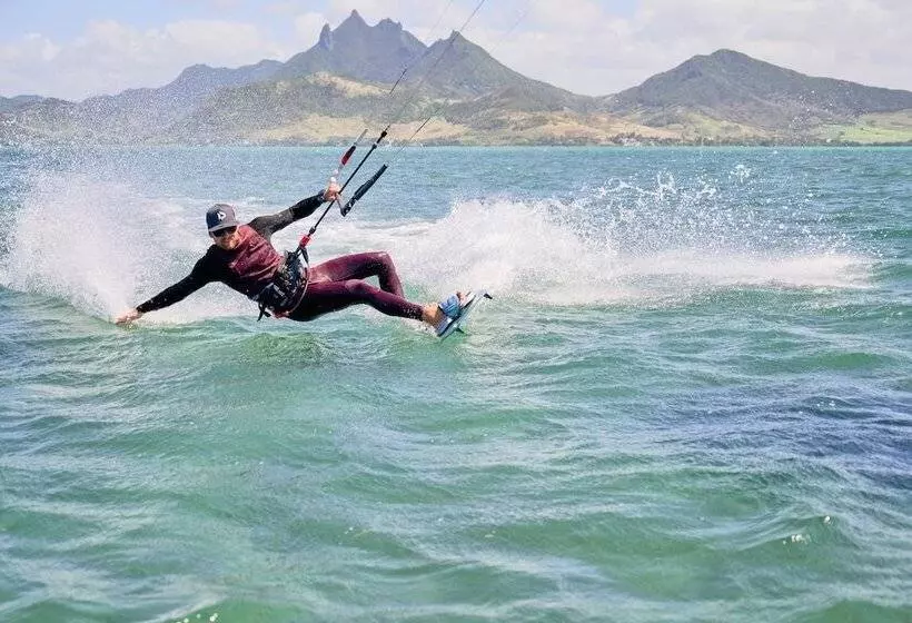 هتل Astroea Beach