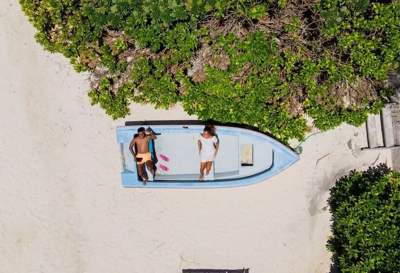 هتل Astroea Beach