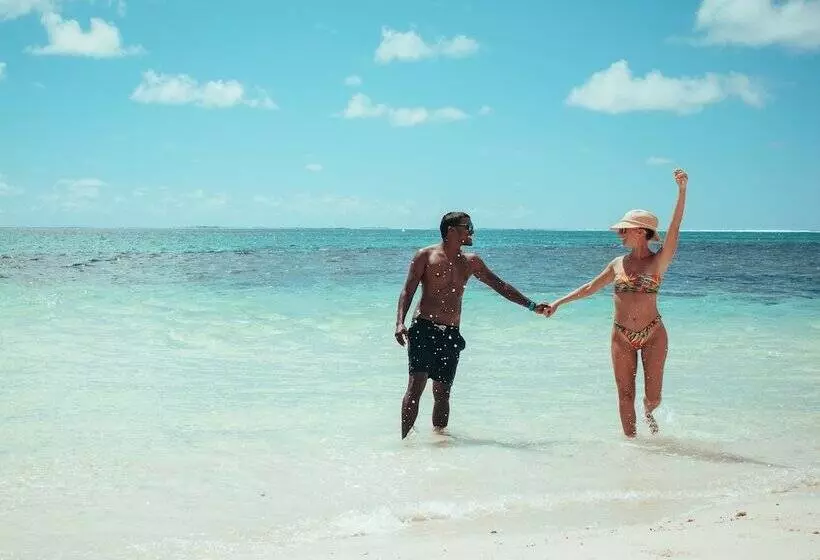 هتل Astroea Beach