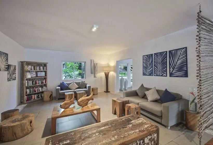 هتل Astroea Beach