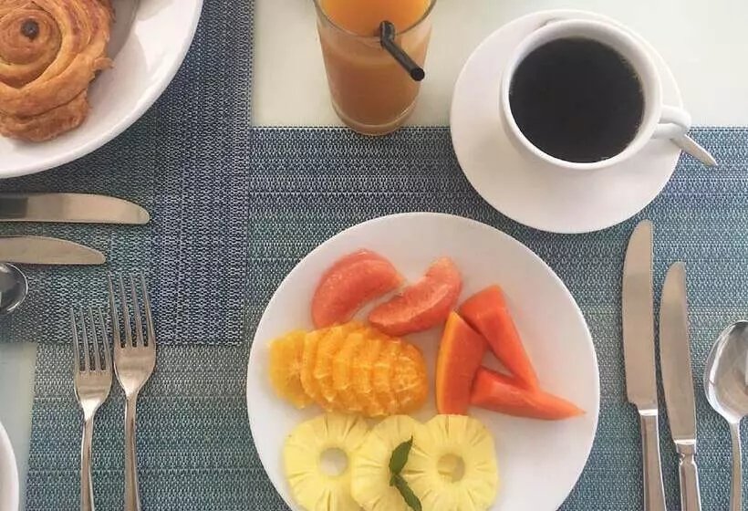 هتل Astroea Beach