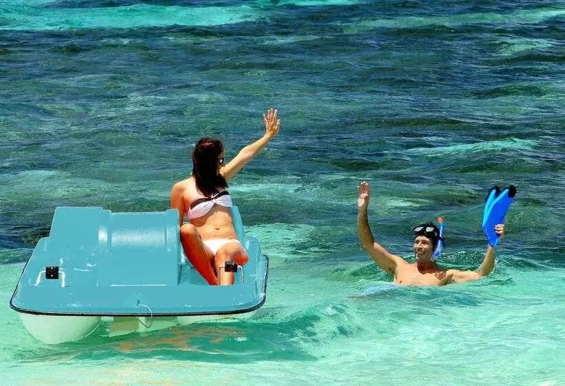 هتل Astroea Beach