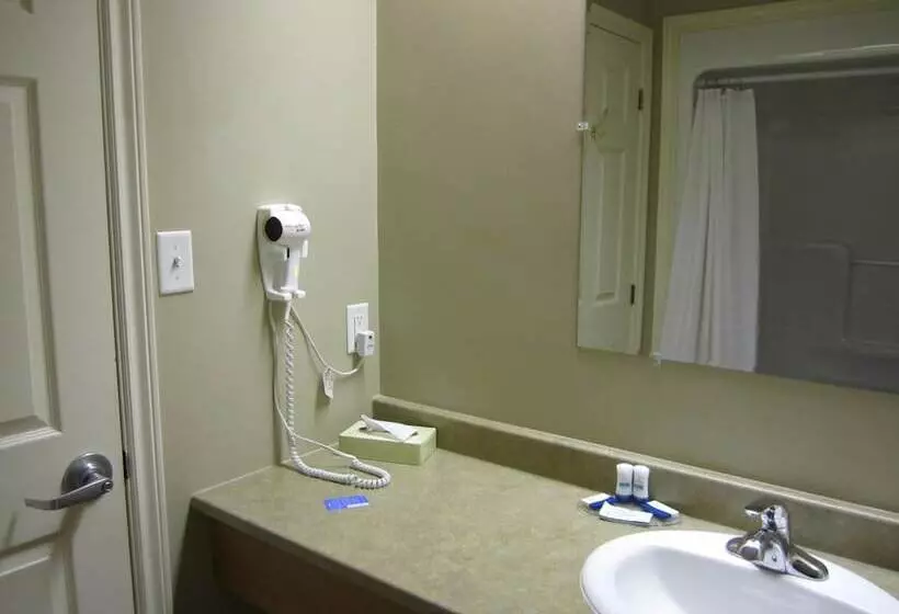 فندق Auberge Bouctouche Inn & Suites