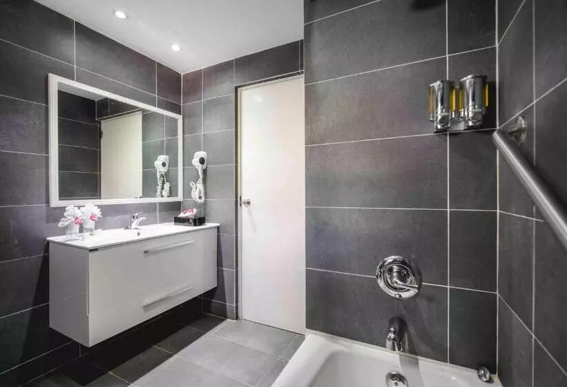 هتل Captain Don's Habitat