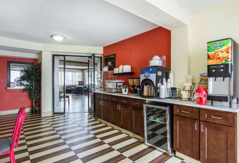 Отель Econo Lodge Weldon  Roanoke Rapids