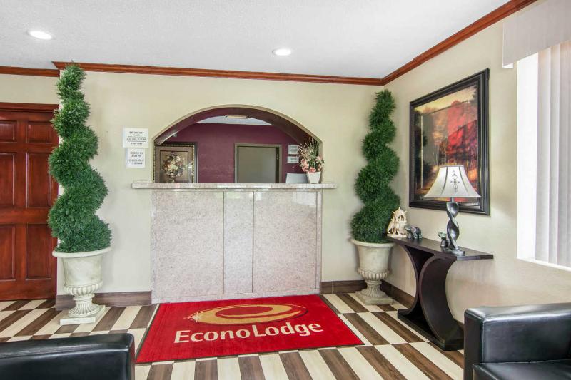 Отель Econo Lodge Weldon  Roanoke Rapids