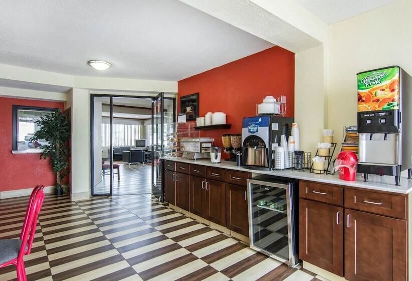 Отель Econo Lodge Weldon  Roanoke Rapids