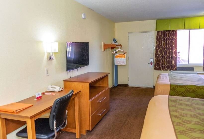 Отель Econo Lodge Weldon  Roanoke Rapids