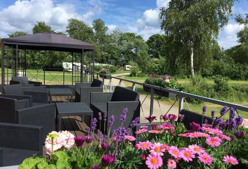 فندق First Camp Ajstrup Strand